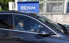 Luís Montenegro à saída da REN após apagão