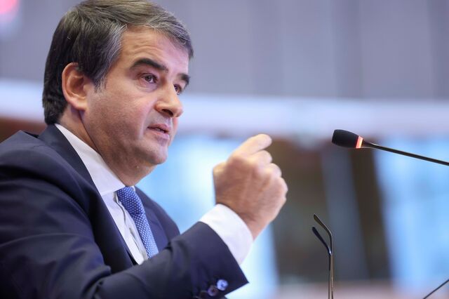 Bruxelas abre a porta à reafetação de verbas do PT2030 para defesa e habitação