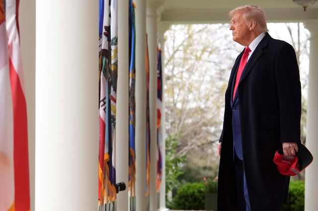 Orçamento de Trump para 2026 concentra gastos na defesa e na segurança interna