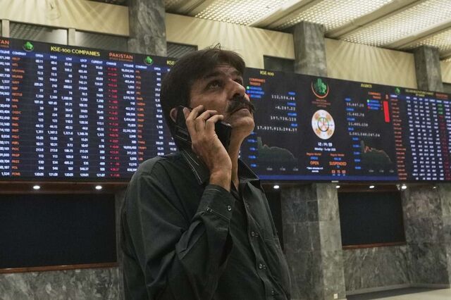 Ninguém escapa. Segunda-feira negra arrasa mercados financeiros mundiais