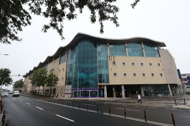 Demolição de centro comercial em Cascais arranca na terça-feira
