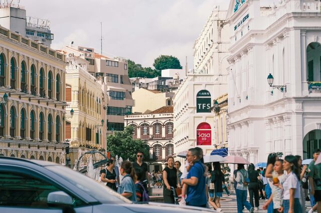População estrangeira ultrapassa os 1,5 milhões. Pedidos de residência cairam 60%