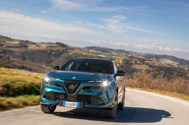 Alfa Romeo Junior Ibrida. Q4 para caminhos mais difíceis