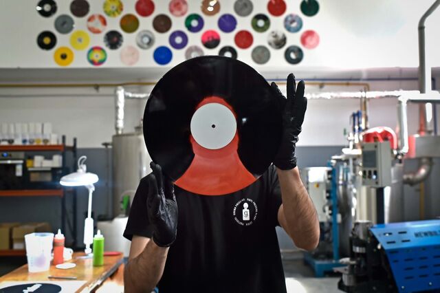 As últimas fábricas de vinil, cassetes e CD em Portugal