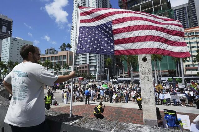 Protestos anti-Trump invadem cidades nos EUA
