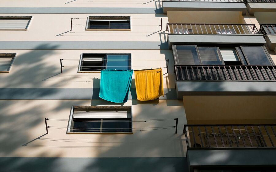 Entre as famílias pobres, mais cerca de 125 mil pessoas passaram a suportar valores excessivos de rendimento com a casa.