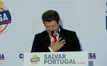 O momento em que André Ventura cai inanimado no palco