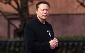 Tesla pondera oferecer a Musk um novo pacote de opções sobre ações