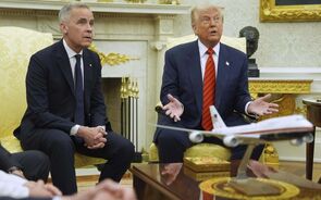 Trump interrompe negociações comerciais com Canadá