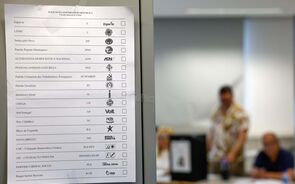 Votos válidos só podem conter a cruz no quadrado a seguir ao símbolo da candidatura
