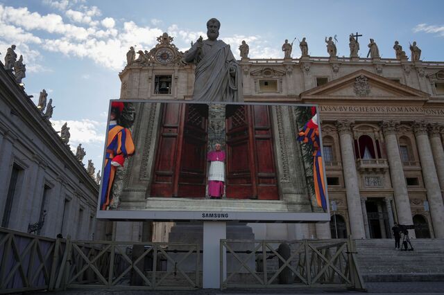 Fumo negro no Vaticano. Papa ainda não foi eleito