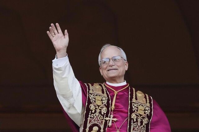 Papa toma posse da cátedra como Bispo de Roma na Basílica de Latrão