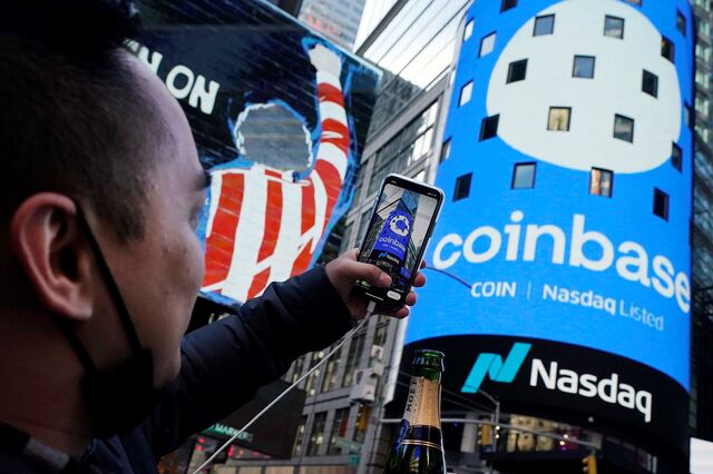 S&P 500 acolhe as cripto e passa a integrar a Coinbase. Ações disparam 15%