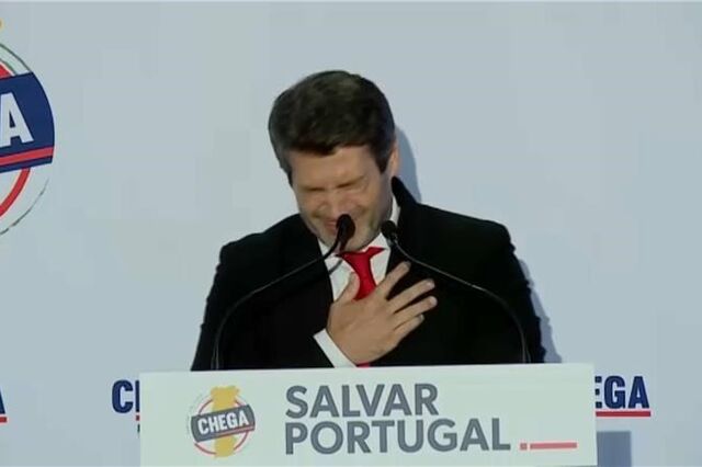 Ventura desmaia durante comício. Líder parlamentar do Chega diz que está 'bem e consciente'