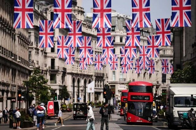 Vendas a retalho britânicas afundam e fazem soar alertas sobre economia