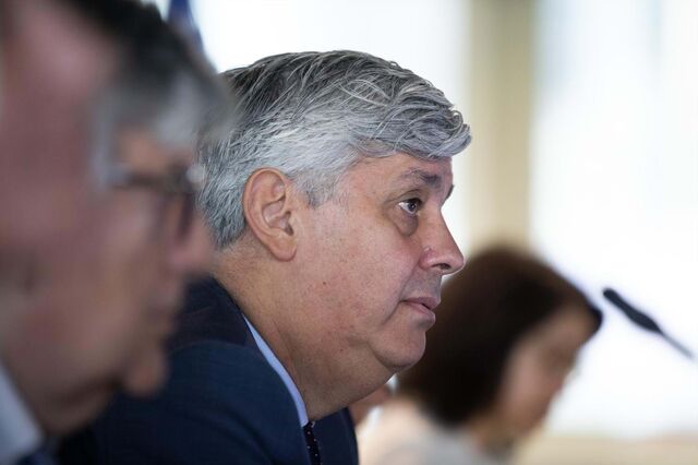 Deve ser 'atuação do mercado' a ditar futuro do Novo Banco, diz Centeno