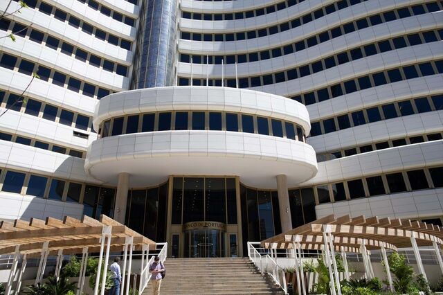 Cautela com tarifas e contas públicas: os avisos dos economistas na corrida ao BdP