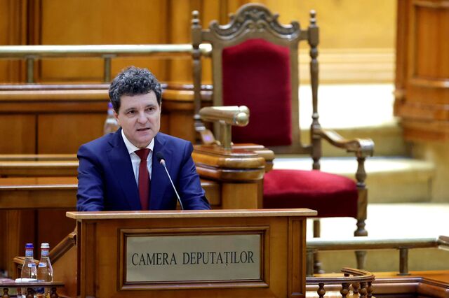 Parlamento da Roménia deu posse a Nicosur Dan como chefe de Estado