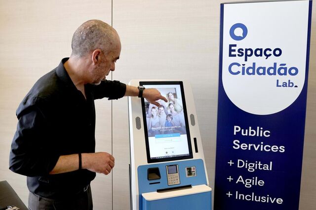 'Somos o rés do chão da vida real'. Reinventar o atendimento público no laboratório
