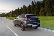 Novo Peugeot E-3008 Dual Motor em estrada