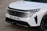 Peugeot E-3008 com motor duplo e design inovador