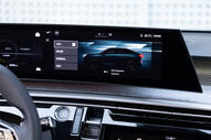 Ecrã do Peugeot E-3008 exibe opções de condução: 4WD, Sport, Normal e Eco