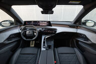 Interior sofisticado do Peugeot E-3008/E-5008 Dual Motor com ecrã panorâmico