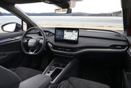 Interior do Škoda Enyaq com vista para Breitcetlova e Náměstí Plukovnika Vička