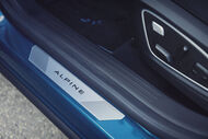 Detalhe da soleira de um carro Alpine