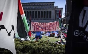 Protesto pró-Palestina na Universidade de Columbia, após queixas na Casa Branca.