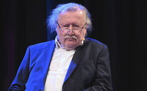 Sloterdijk alerta: suicídio coletivo passou do niilismo militar à sobre-exploração da Terra.
