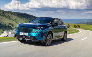 Peugeot apresenta E-3008 e E-5008 Dual Motor para uma condução eficiente
