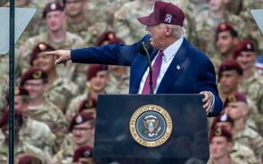 Trump discursa sobre o Dia D perante militares dos Estados Unidos