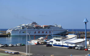 A Naviera Armas Trasmediterránea terminou a ligação por ferry entre o Funchal e Portimão no final de 2019.