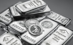 O metal branco está cada vez mais precioso. Ganhos anuais superam os do ouro.