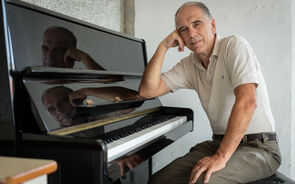 Nikolay Lalov, maestro da Orquestra de Câmara de Cascais e Oeiras, em Portugal