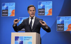 'EUA estão totalmente comprometidos com NATO e artigo 5.º', garante Rutte