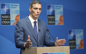 Sánchez reitera limite de 2,1% do PIB em Defesa. Trump ameaça Espanha com tarifas