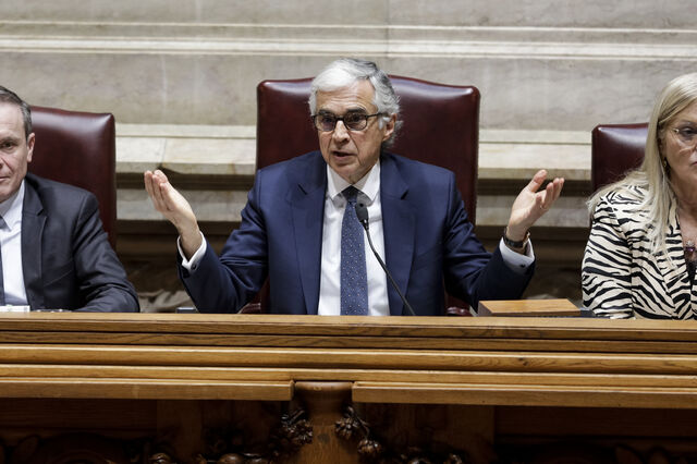 Aguiar Branco reeleito para a presidência do Parlamento