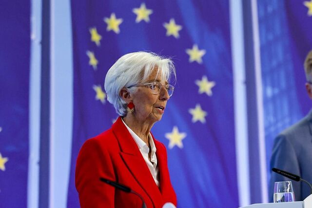 Euro global precisa de 'ação decisiva', defende Lagarde