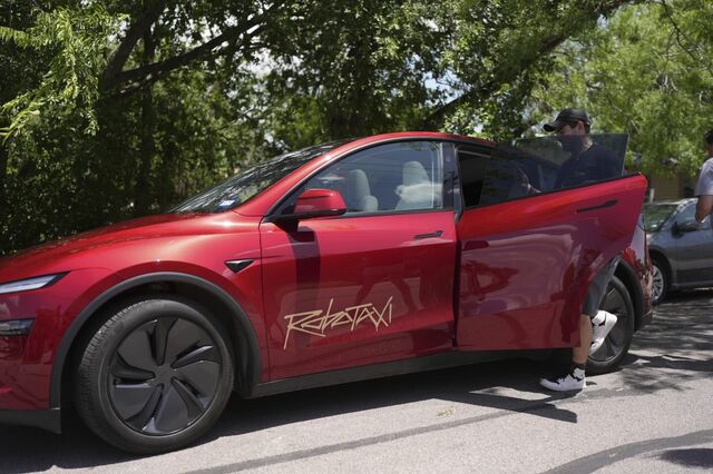 Robotaxis da Tesla transportaram primeiros passageiros no Texas