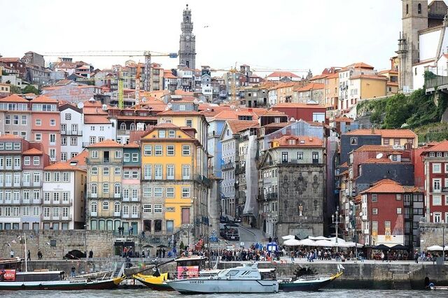 Barco liga a partir de hoje o Porto e Gaia de hora a hora