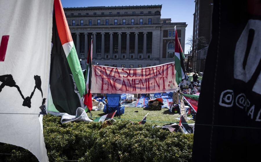 Protesto pró-Palestina na Universidade de Columbia, após queixas na Casa Branca.
