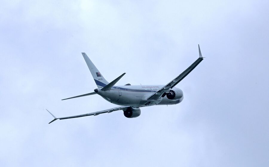 Avião da Força Aérea Australiana no céu