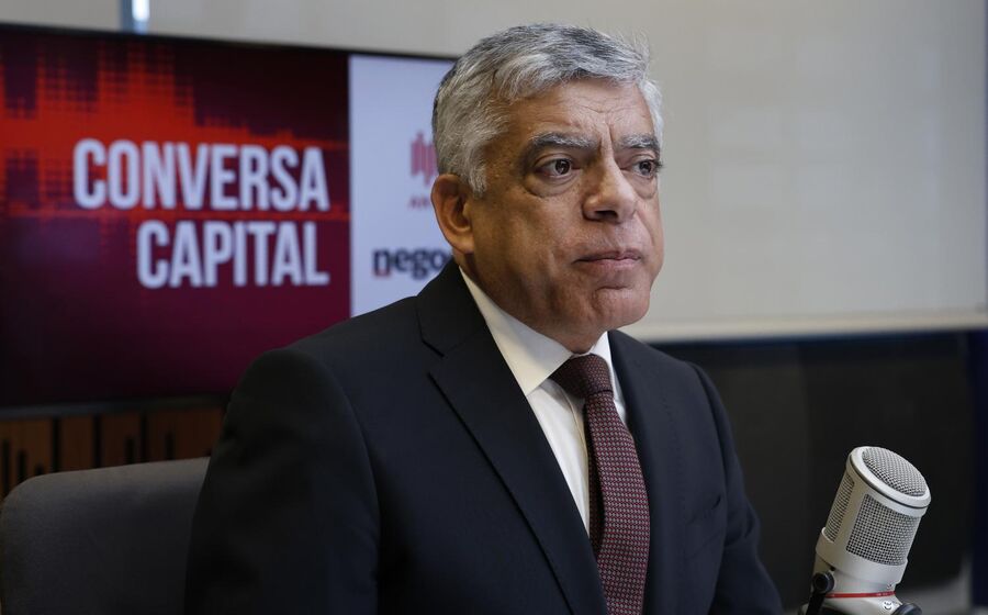 Armindo Monteiro diz que 'a atividade económica não pode parar'.