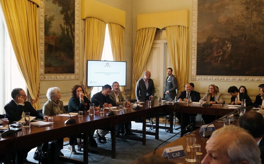 O primeiro-ministro preside à reunião na nova sede do Conselho Económico e Social, no Palácio das Laranjeiras.