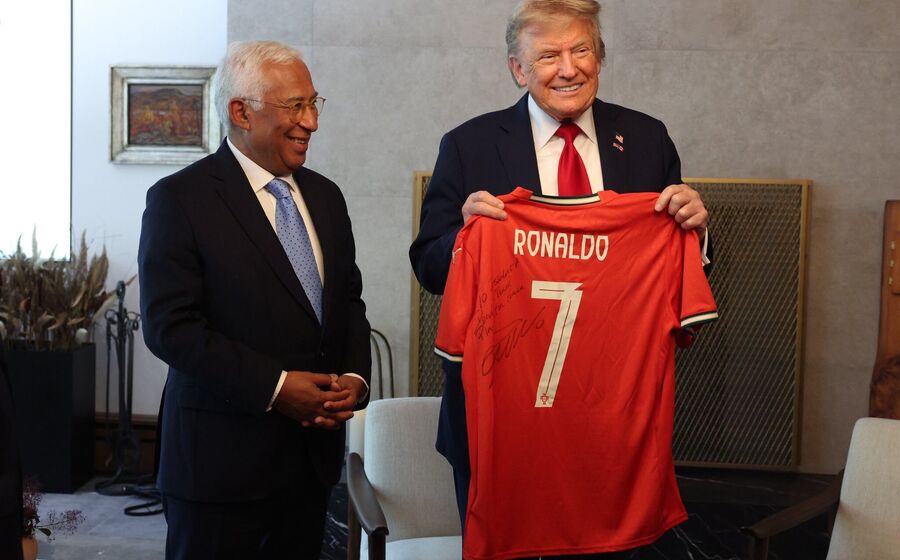Costa oferece camisola de Ronaldo a Trump, com mensagem de 'jogar pela paz'
