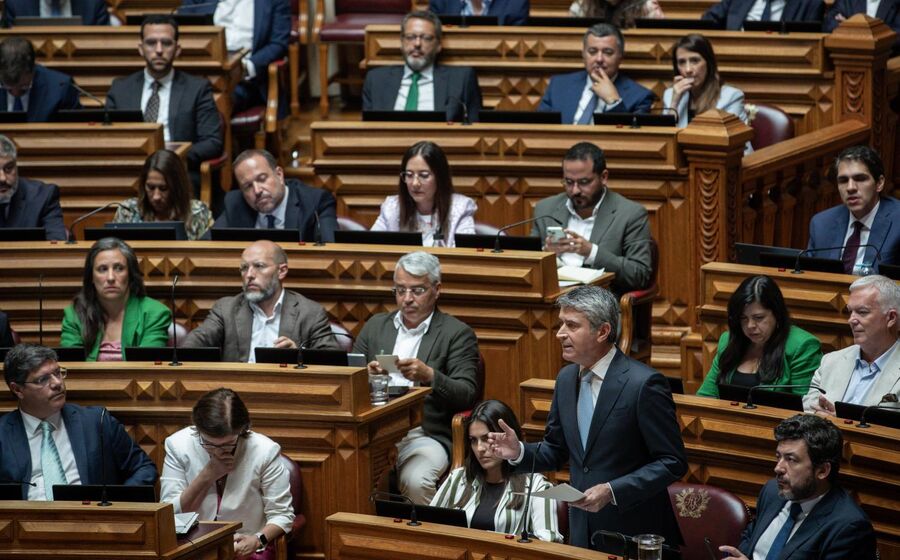 Governo e PS discutem regras para a escolha de dirigentes na Administração Pública.