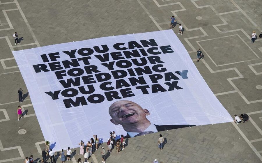 Faixa em Veneza apela a Jeff Bezos para pagar mais impostos