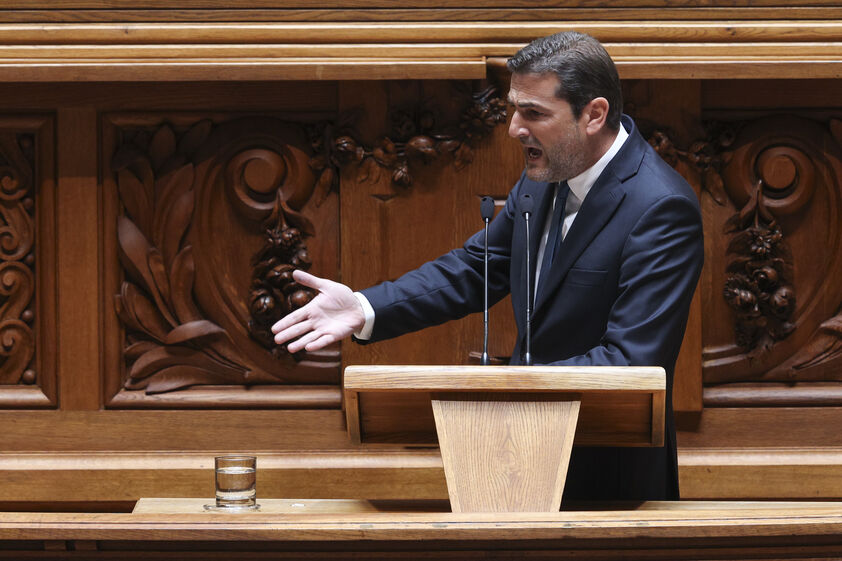 Luís Montenegro discursa sobre propostas para o país